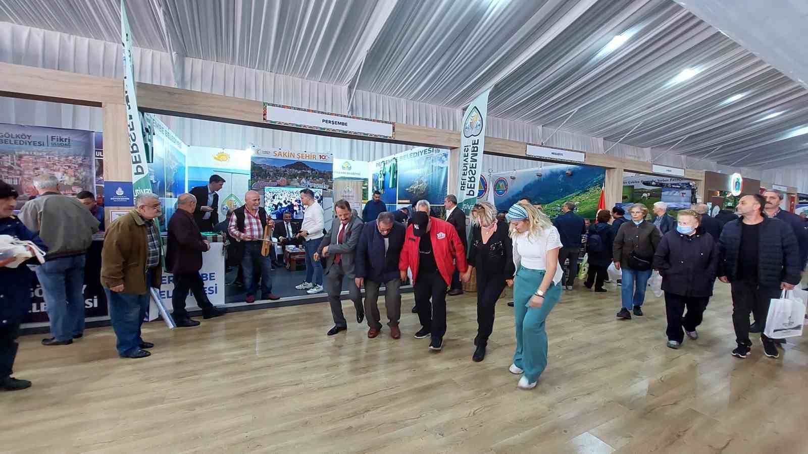 Ordu Tanıtım Günleri’nde misafirlere kemençe ve horon gösterisi