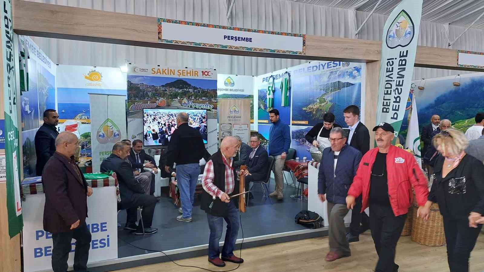 Ordu Tanıtım G&uuml;nleri&rsquo;nde misafirlere kemen&ccedil;e ve horon g&ouml;sterisi
