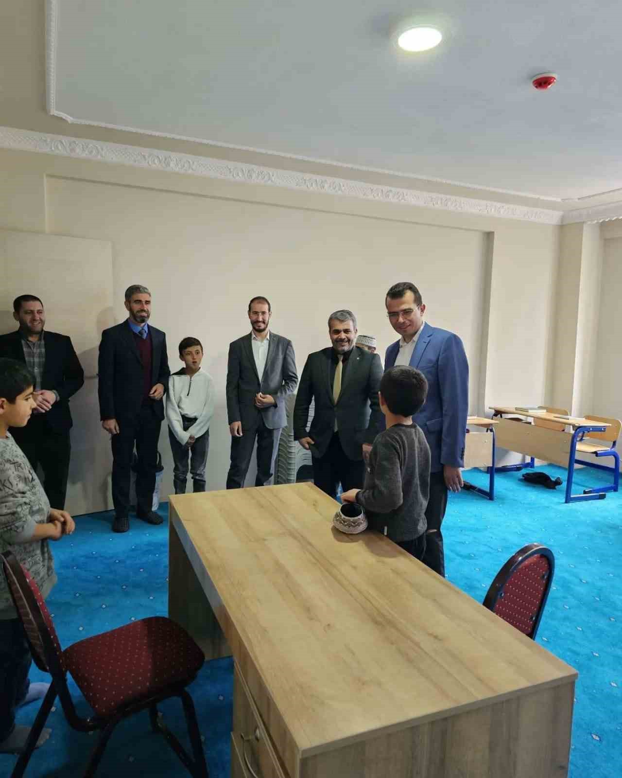 Tutak Kaymakamı Adıbelli, il&ccedil;ede bir dizi ziyaret ger&ccedil;ekleştirdi
