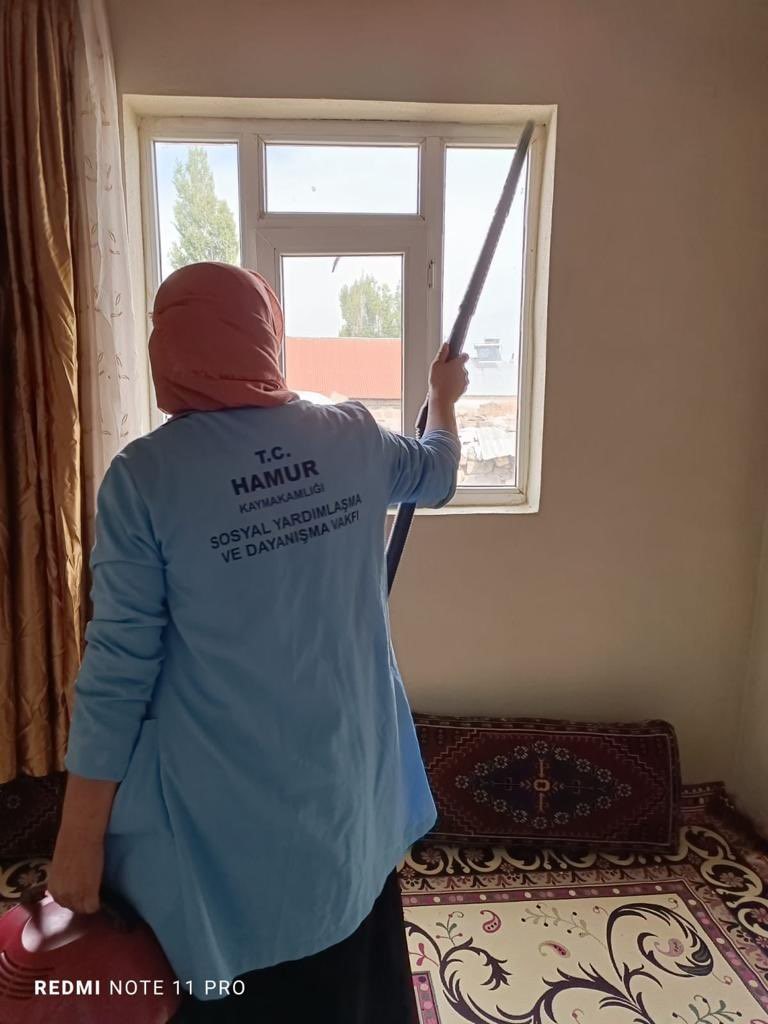 Hamur&rsquo;da adreste n&uuml;fus hizmeti ve vefa projesi s&uuml;r&uuml;yor
