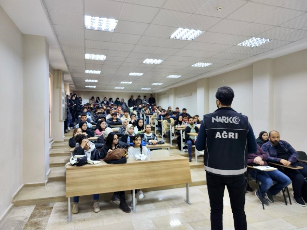 Ağrı&rsquo;da 3 bin 370 &ouml;ğrenciye uyuşturucuyla m&uuml;cadele eğitimi
