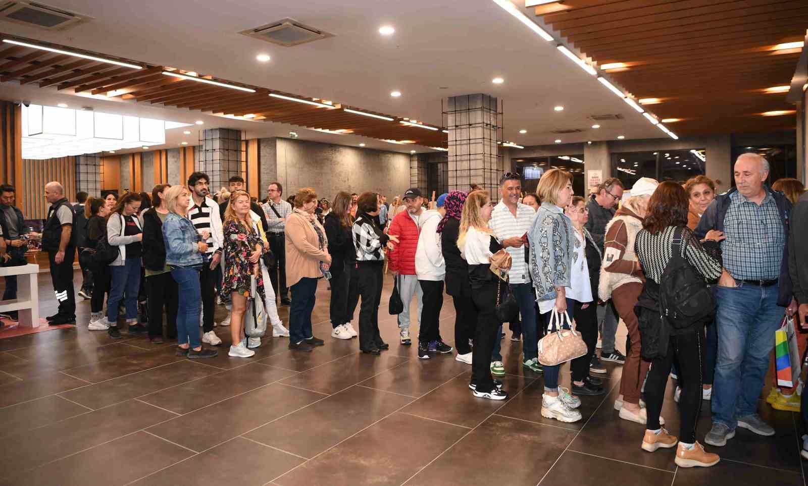 Antalya&rsquo;nın eski sokak satıcıları bu tiyatroda
