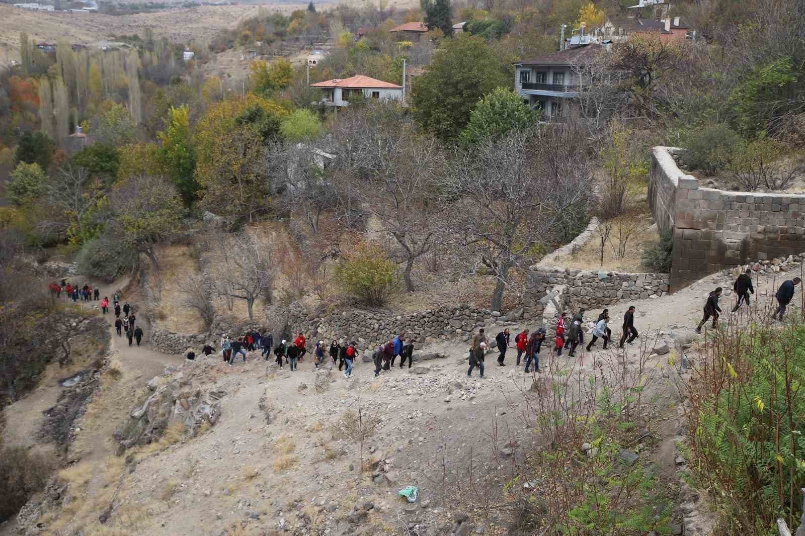 Niğde’de öğretmenler geleneksel doğa yürüyüşüne katıldı