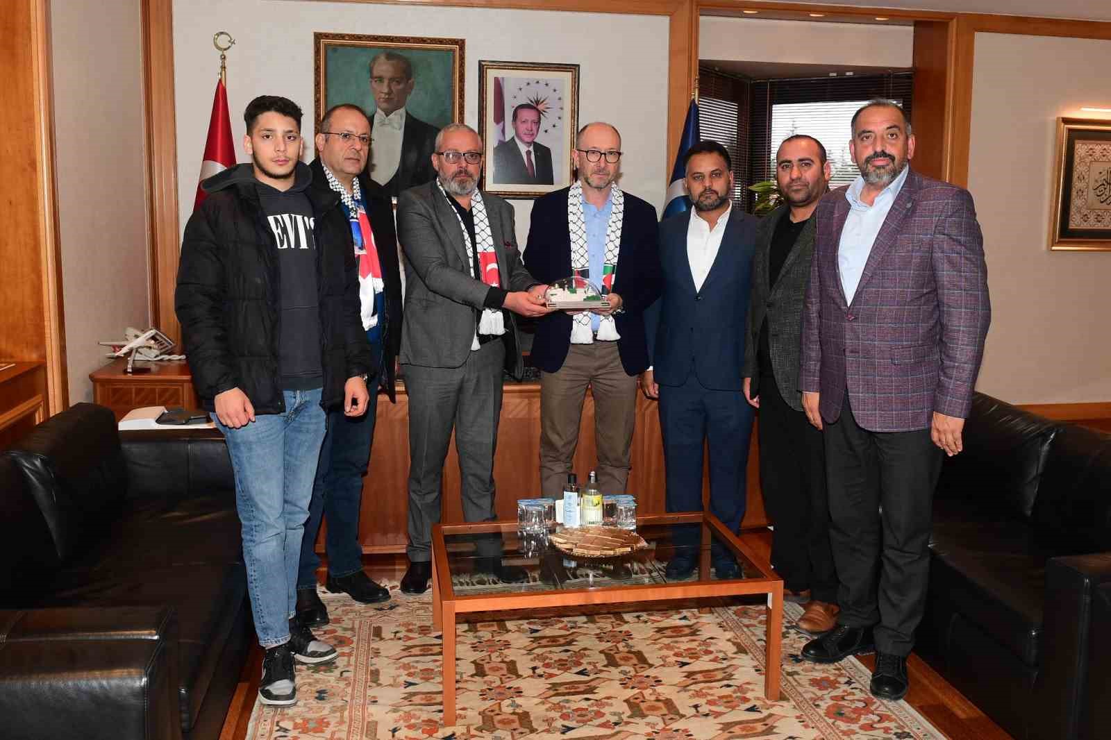 Filistin Yardımlaşma ve Dayanışma Derneği&rsquo;nden, Rekt&ouml;r Erdal&rsquo;a teşekk&uuml;r ziyareti
