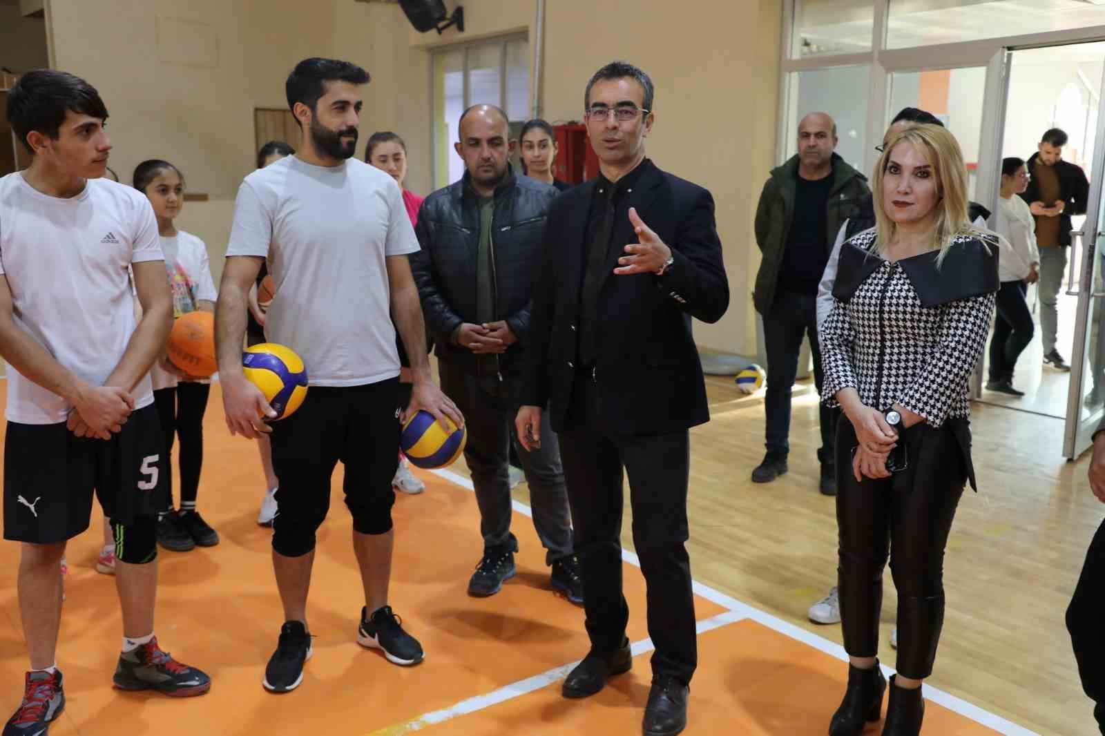 Ağrı&rsquo;da Gen&ccedil;lik ve Spor İl M&uuml;d&uuml;r&uuml;&rsquo;nden Doğubayazıt&rsquo;ta tesis ziyareti

