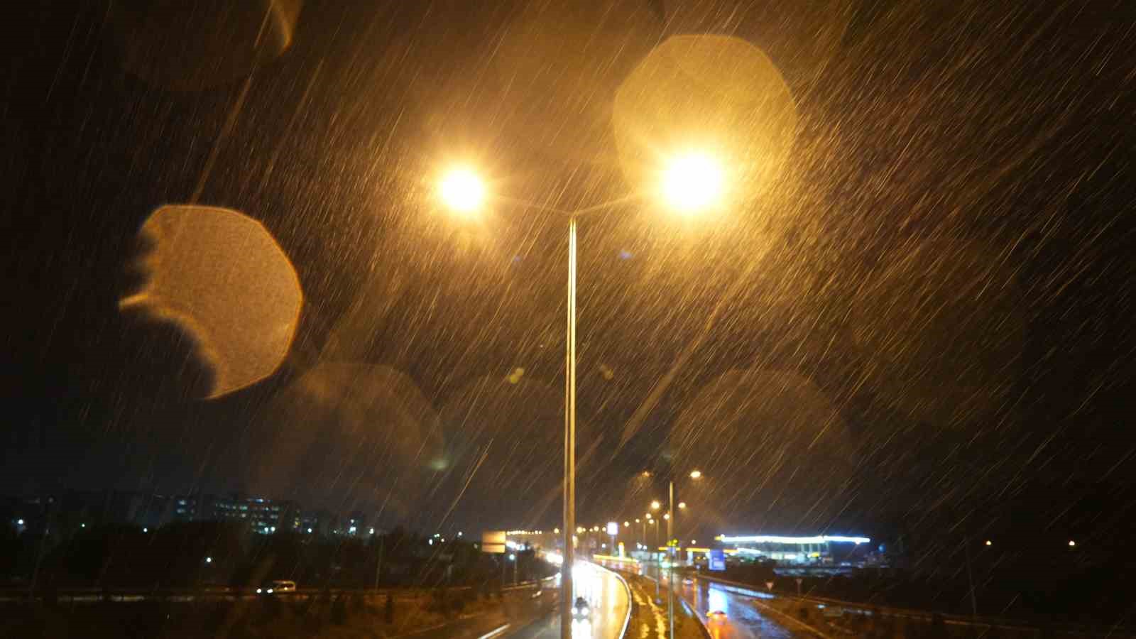 43 ilin ge&ccedil;iş g&uuml;zergahı Kırıkkale&rsquo;de sağanak etkili oldu
