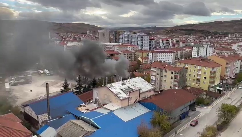 Çankırı’da iki katlı ev yandı