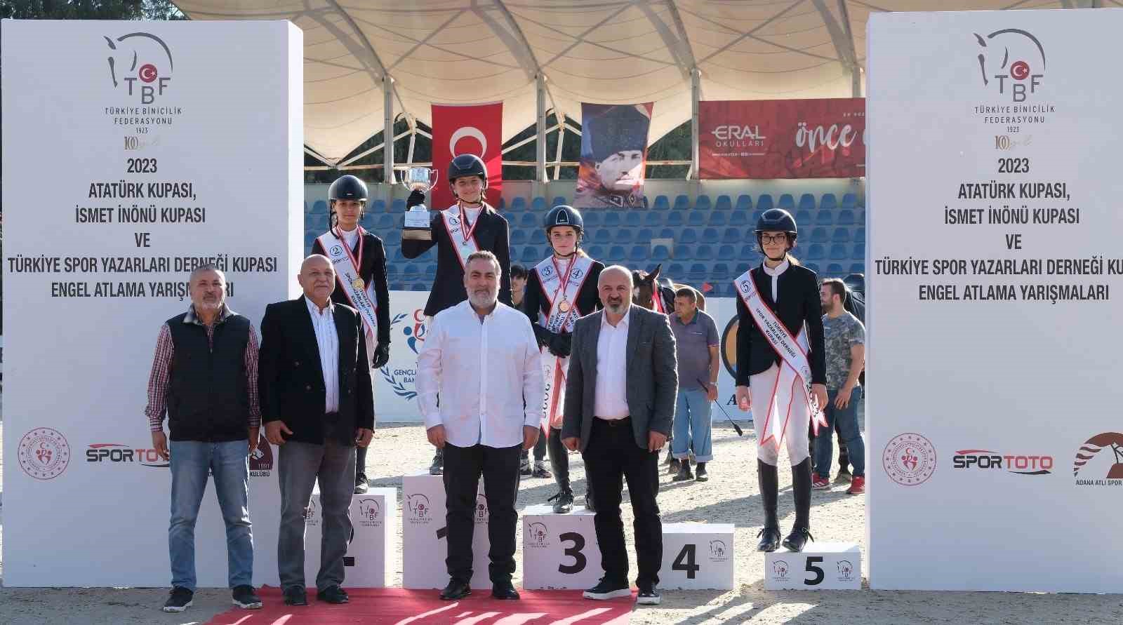 Atlar TSYD için engel atladı