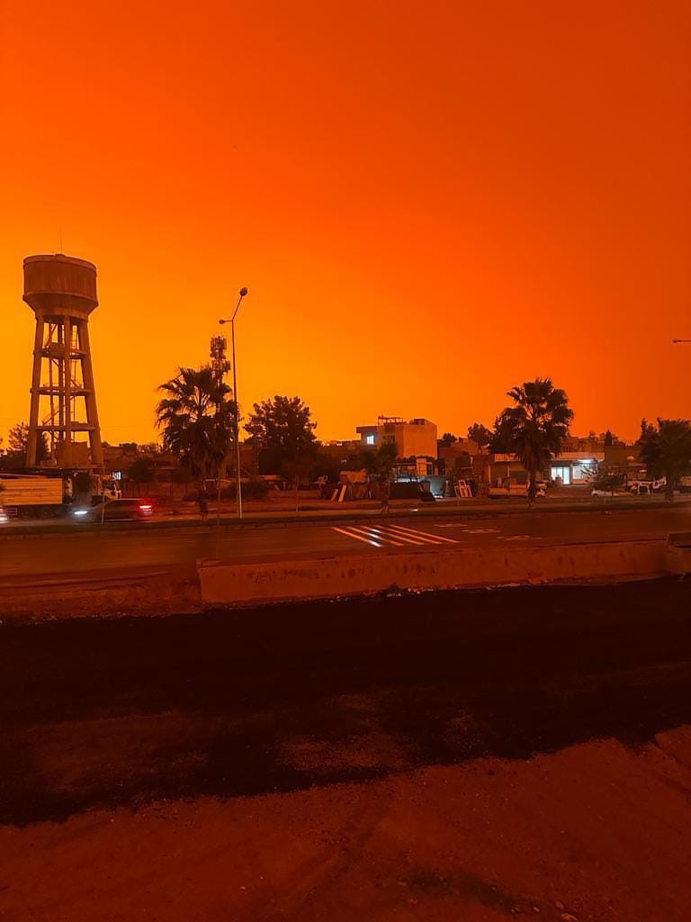 Mardin’de toz taşınımı her yeri kızıla bürüdü
