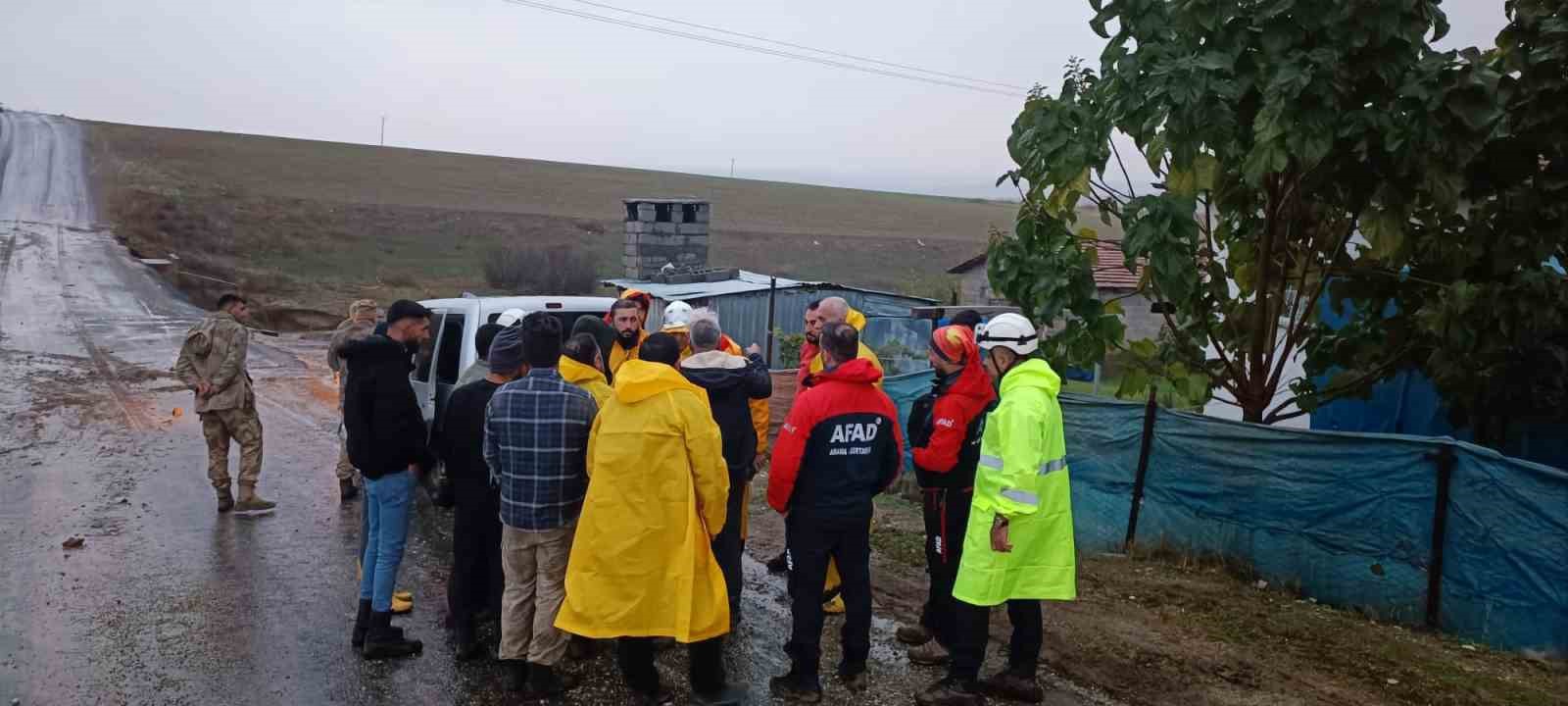 Diyarbakır&rsquo;da ahır ve samanlıkları su bastı
