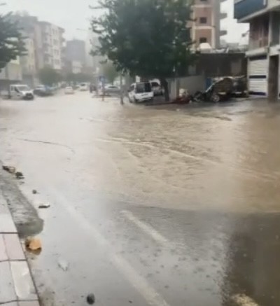 Mardin’de yollar göle döndü