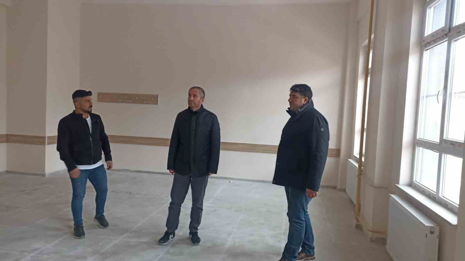 Ağrı İl Milli Eğitim M&uuml;d&uuml;r&uuml; K&ouml;krek, Patnos&rsquo;taki okul inşaatlarını denetledi
