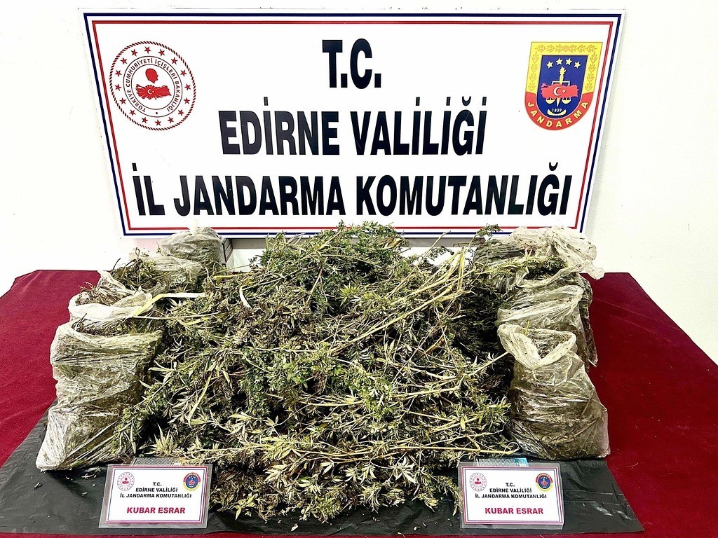 Edirne’de 8 kilo kubar esrar ele geçirildi