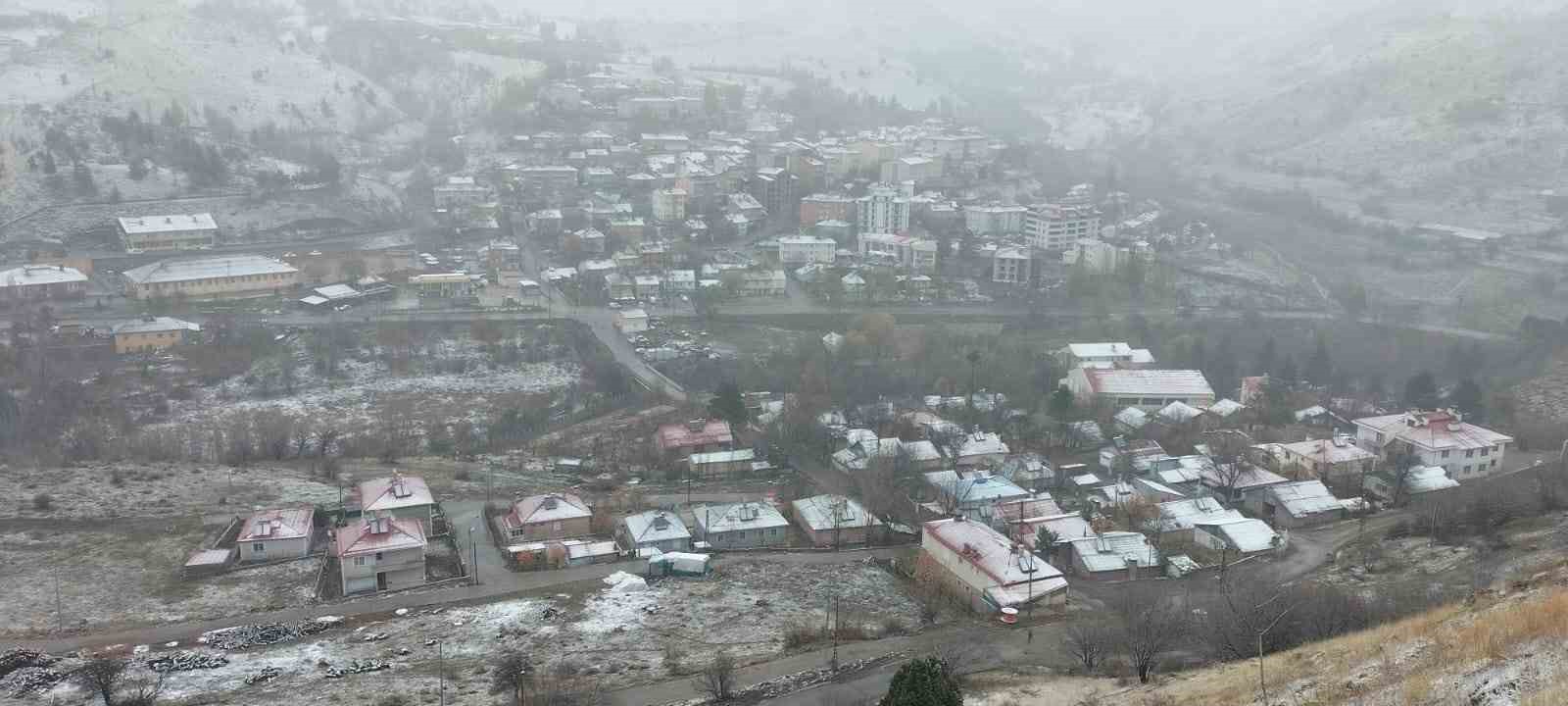 Tunceli’de kar yağışı hayatı olumsuz etkiledi