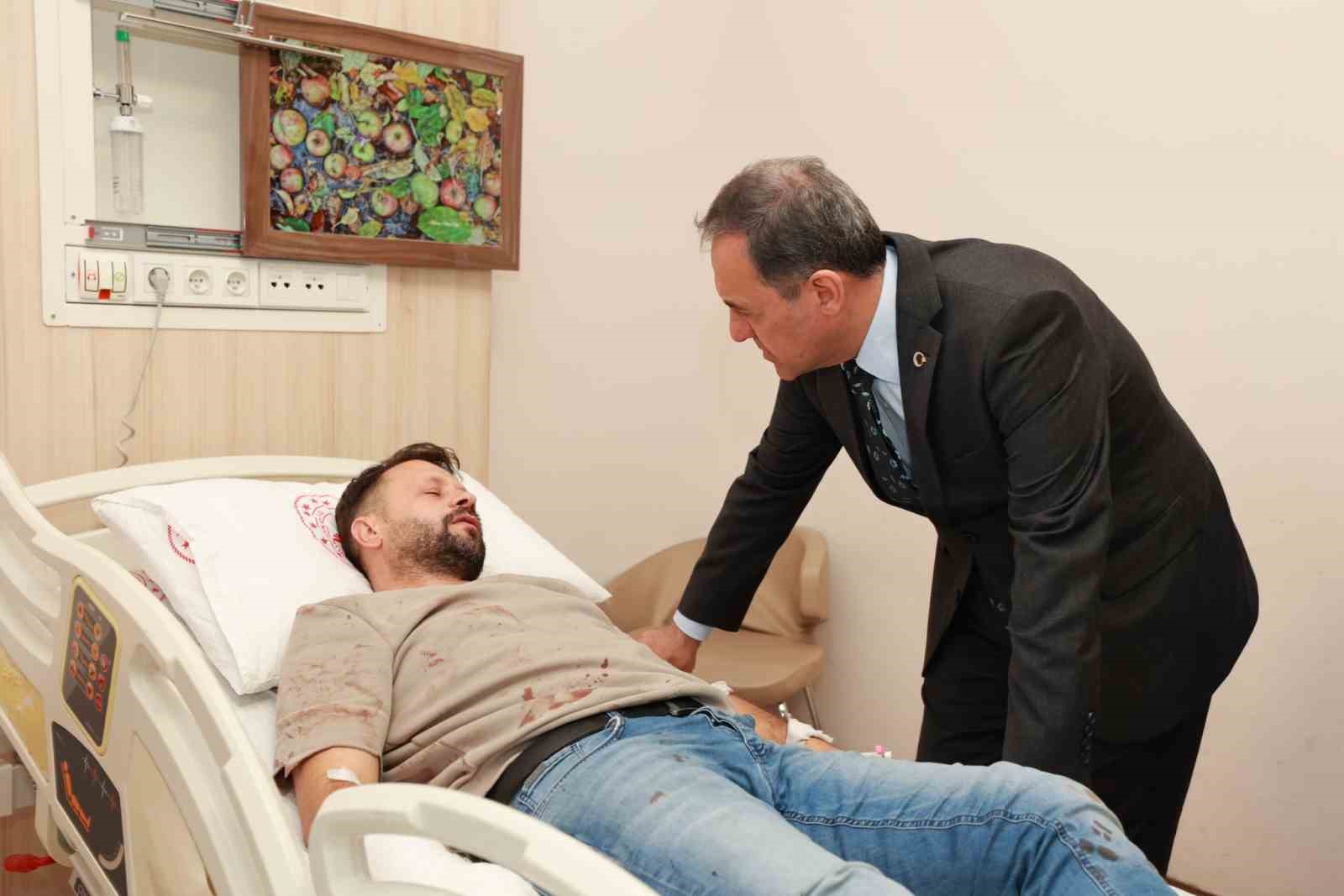 Vali Usta hastanede yaralıları ziyaret etti
