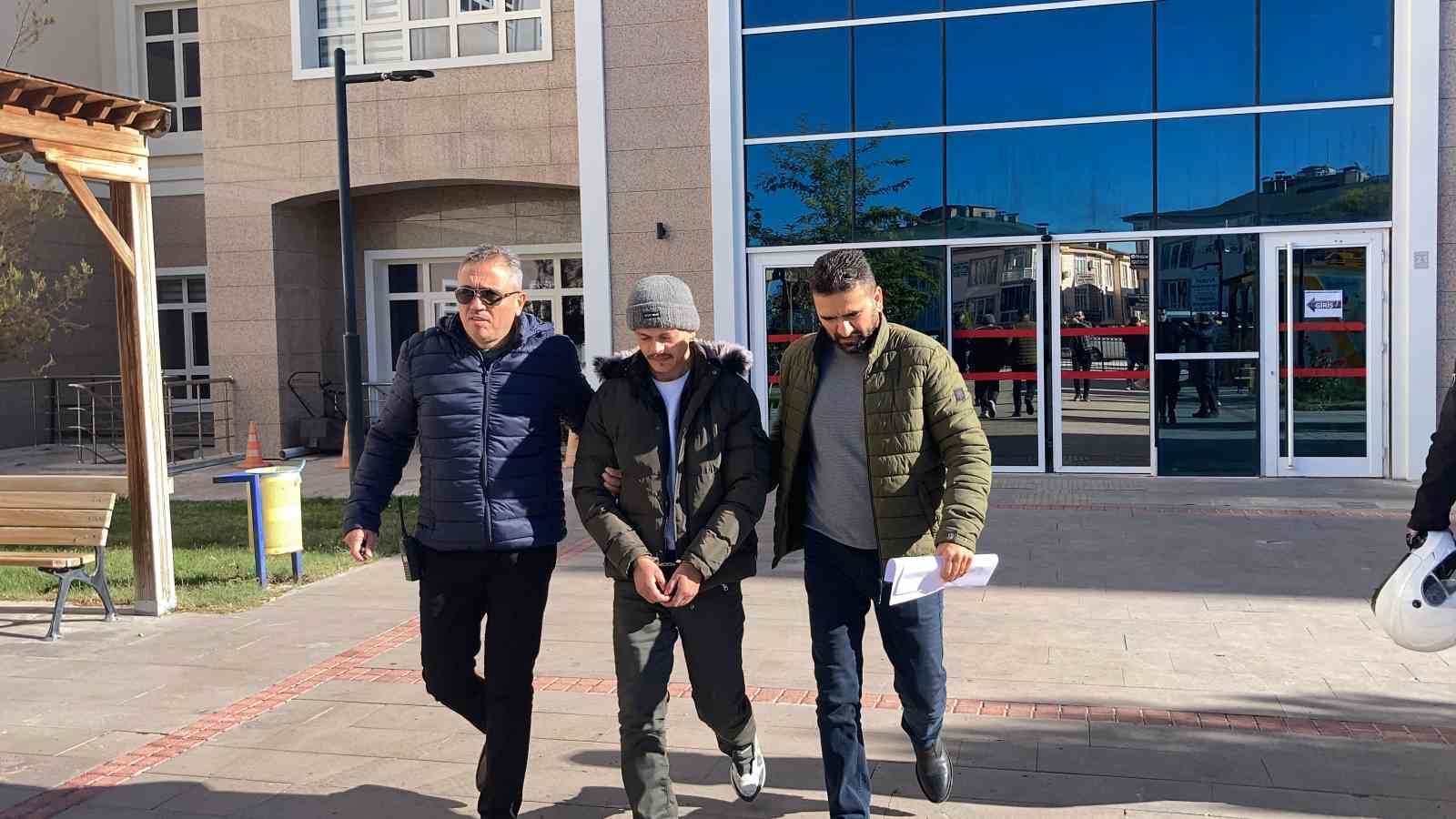Burdur&rsquo;da 24 yıl hapis cezasıyla aranan firari yakalandı
