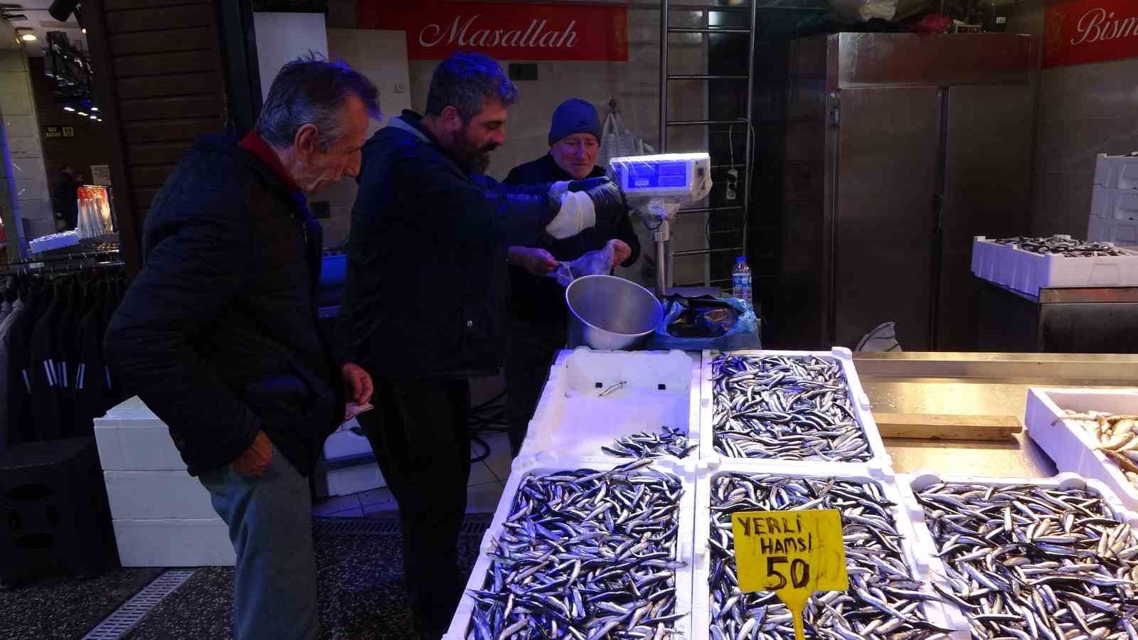 Fırtına hamsi fiyatlarını da u&ccedil;urdu
