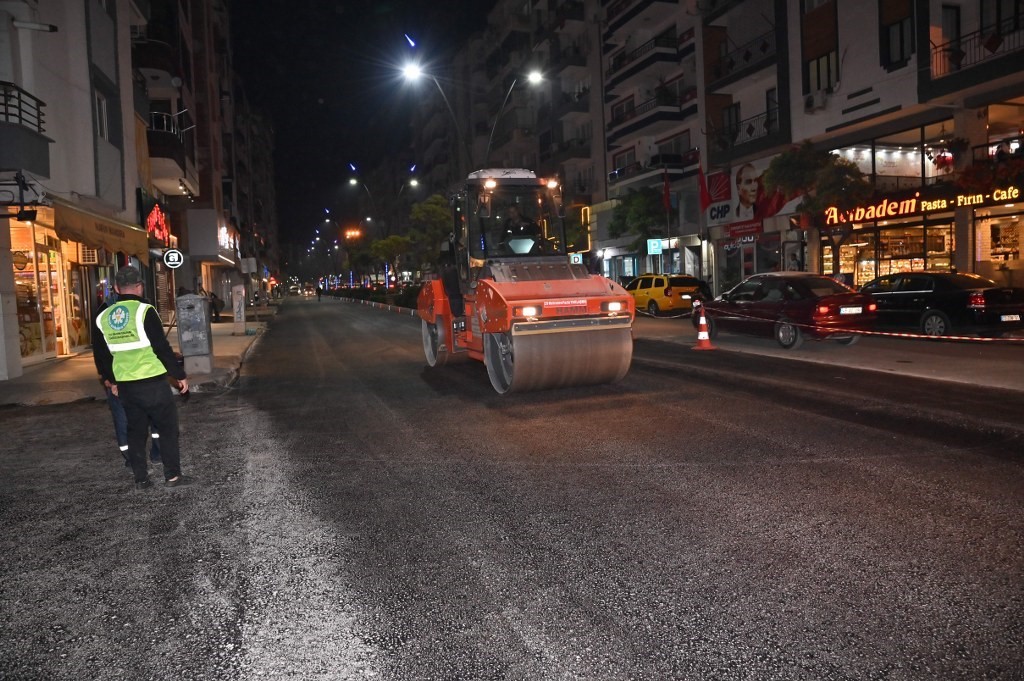 Gece gündüz çalışılarak asfalt çalışmalarını tamamladılar