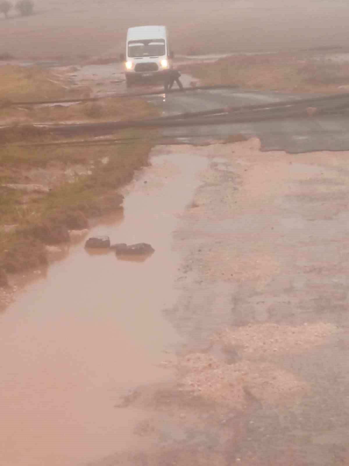 Mardin’de su taşkını nedeniyle vatandaşlar zor anlar yaşadı