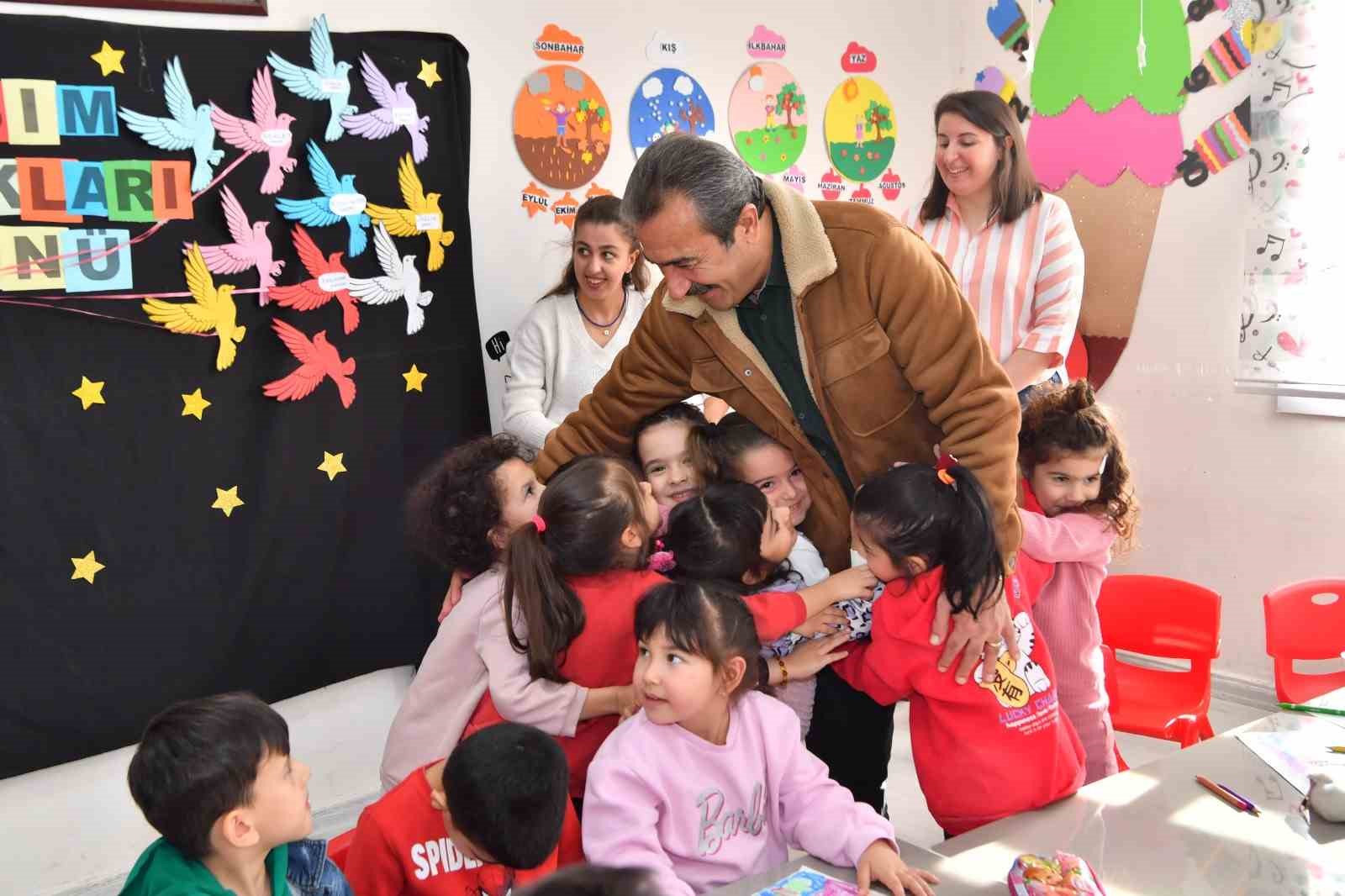 etin: Bu lkenin gelecei sizlersiniz
