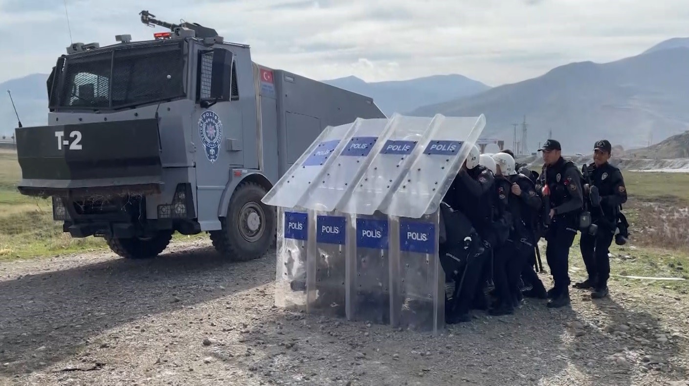 Muş polisinden gerçeği aratmayan tatbikat