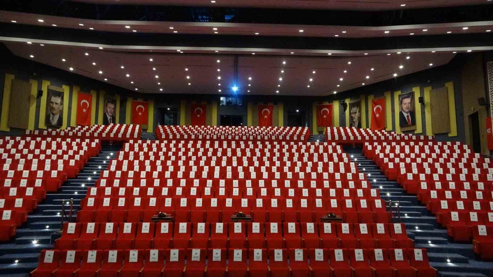 Sancaktepe Recep Tayyip Erdoğan Kongre Merkezi Sancaktepe Sahnesi’nin koltukları Gazze’de katledilen çocuklara ayrıldı