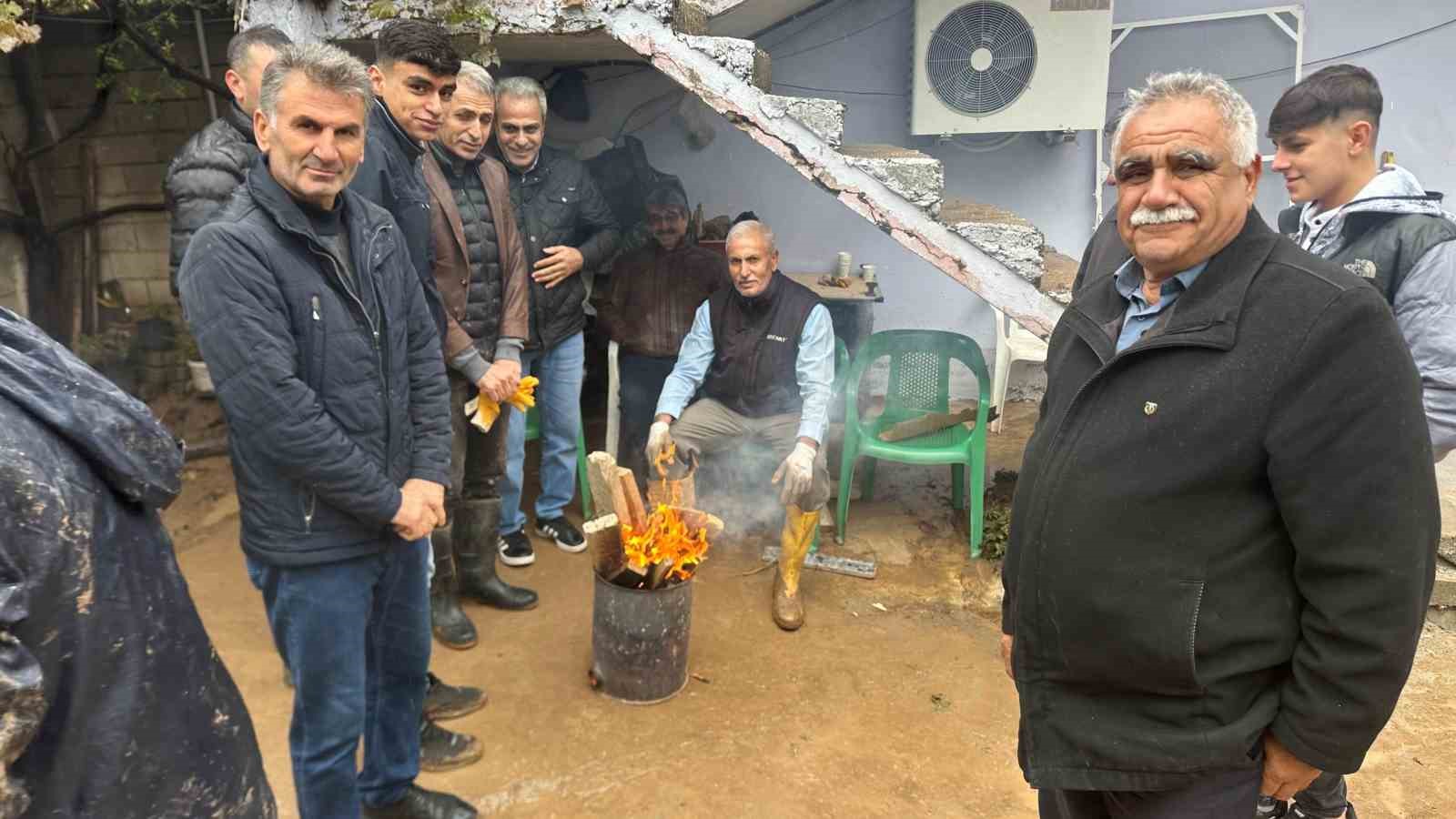 Batman&rsquo;daki selde &ccedil;ocuklarını kurtardı hayvanları telef oldu
