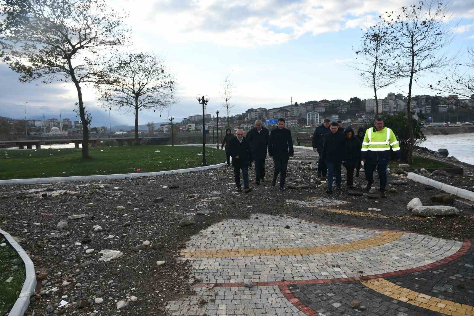 Alaplı Sahil Park&rsquo;ta b&uuml;y&uuml;k hasar meydana geldi
