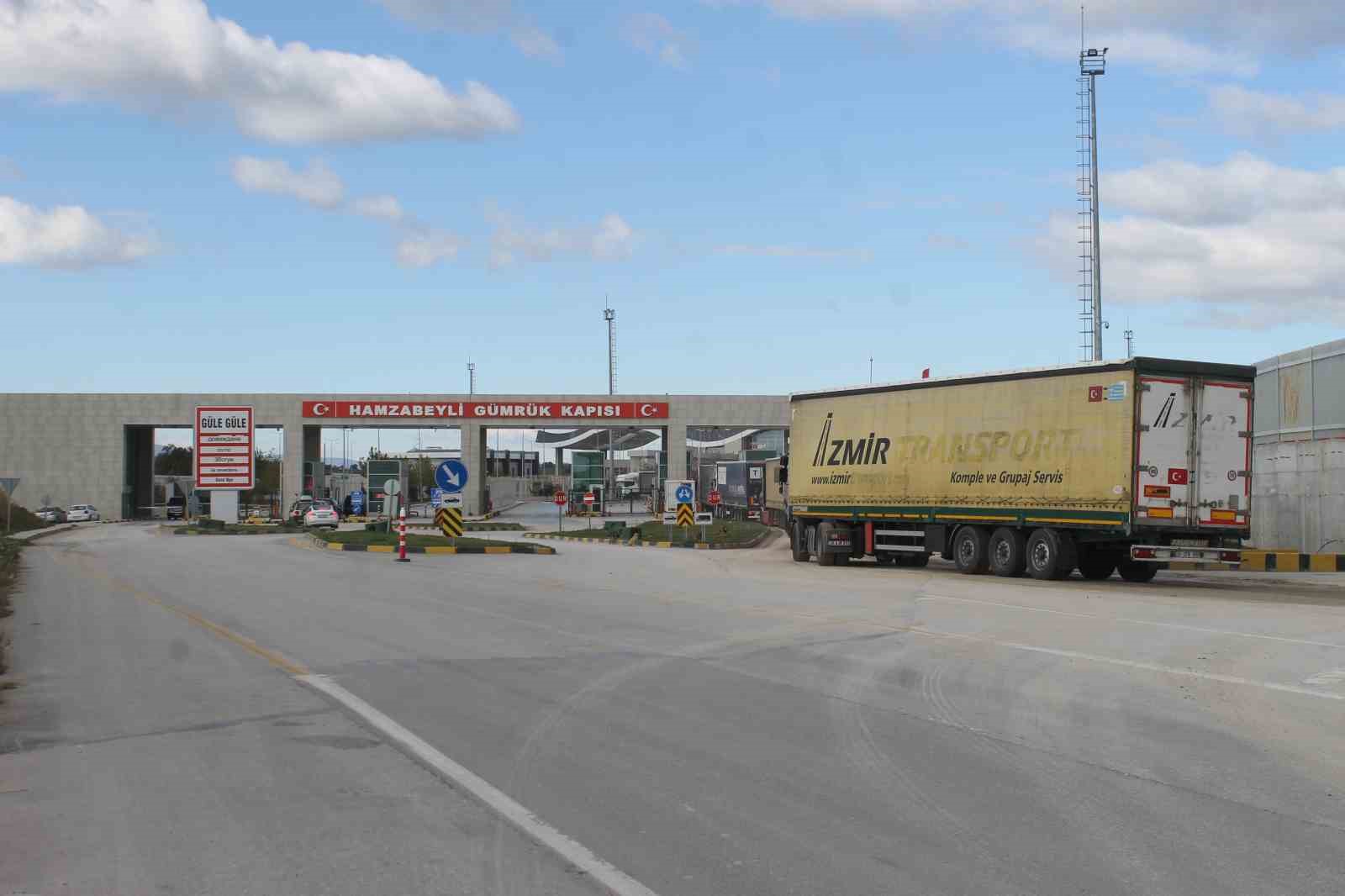 T&uuml;rkiye-Bulgaristan sınırında kilometrelerce tır kuyruğu oluştu
