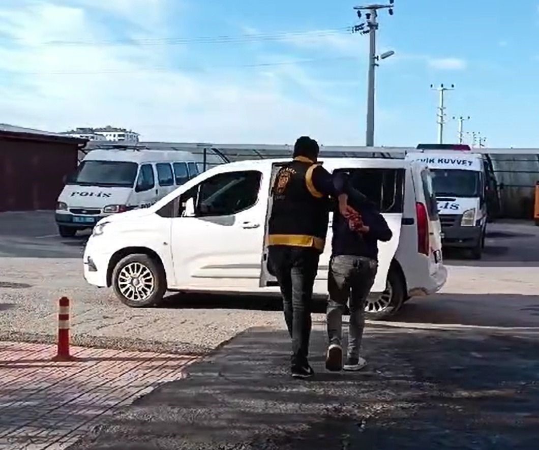 Bisiklet hırsızı &ouml;nce kameraya, sonra polise yakalandı
