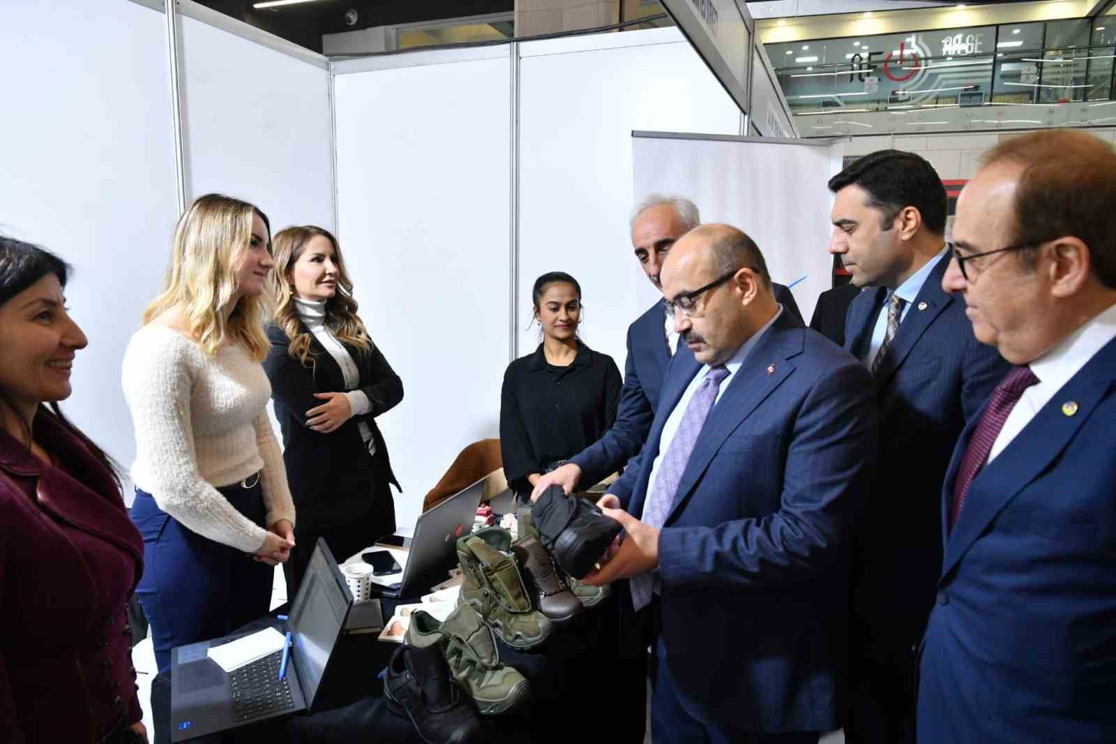 Balıkesir istihdam fuarı a&ccedil;ıldı
