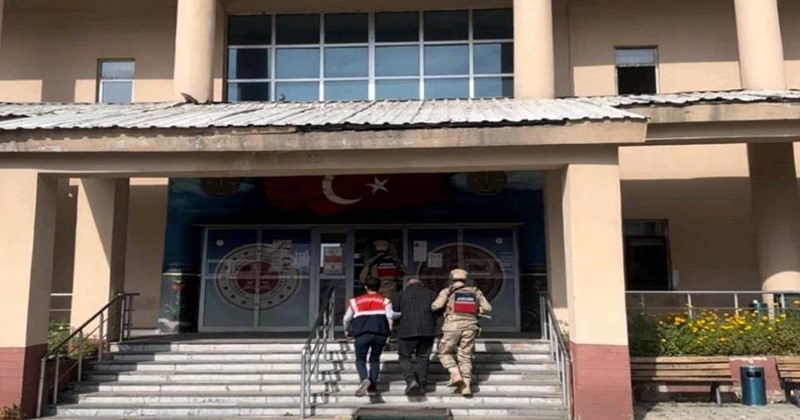Hakkari&rsquo;de aranan 34 h&uuml;k&uuml;ml&uuml; yakalandı
