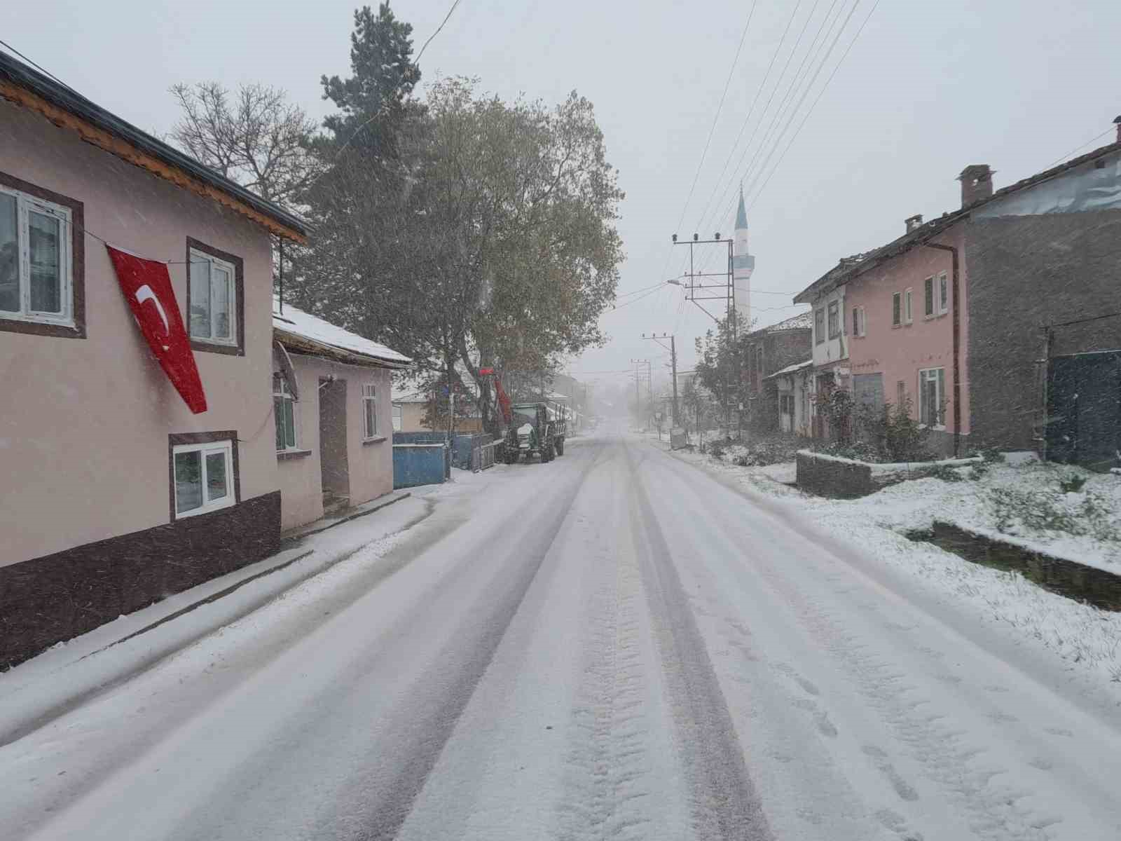 Pazaryeri’nin köylerde kar yağışı etkili oldu