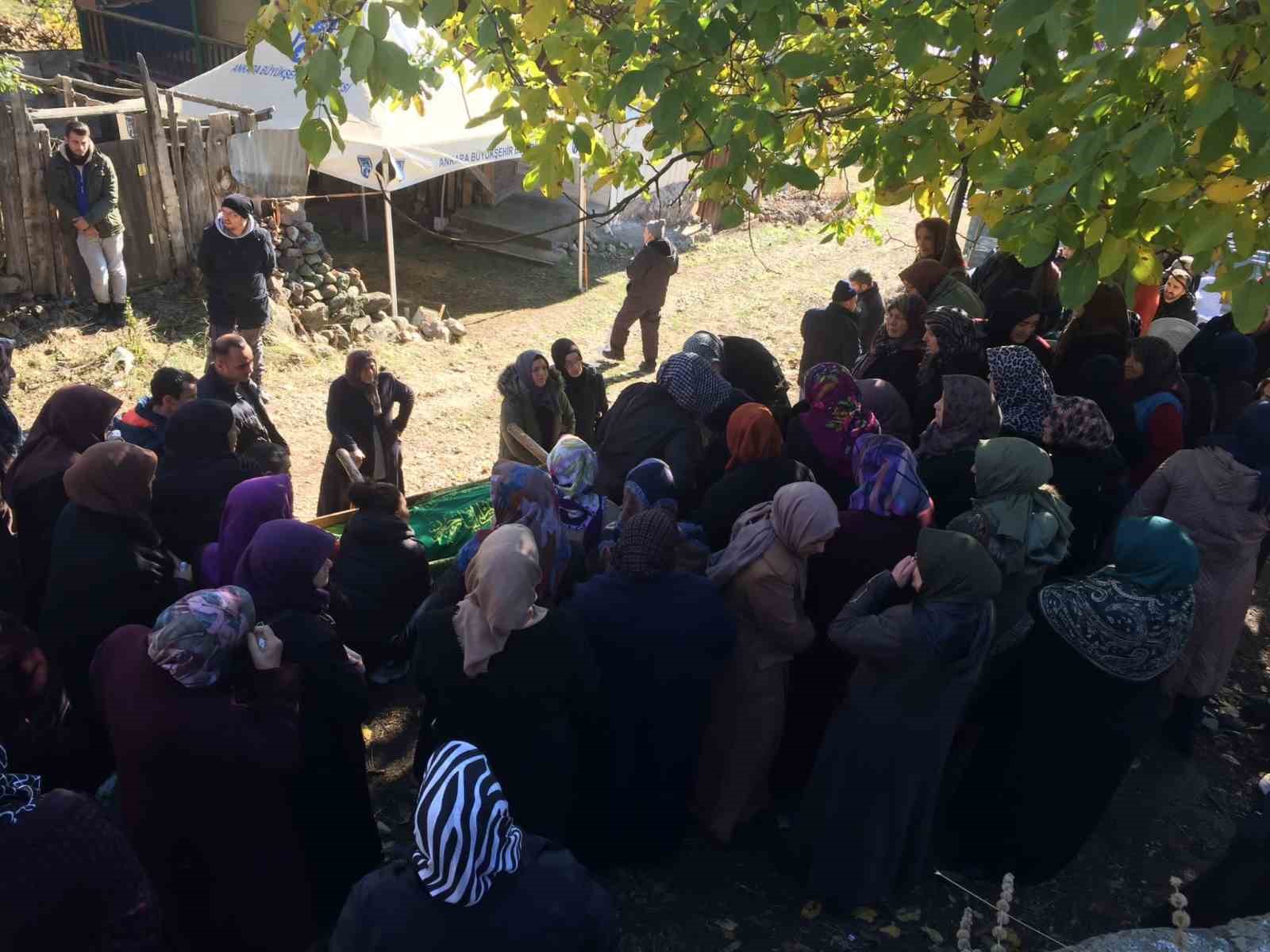 Çamlıdere’de yangında hayatını kaybeden 2 genç toprağa verildi