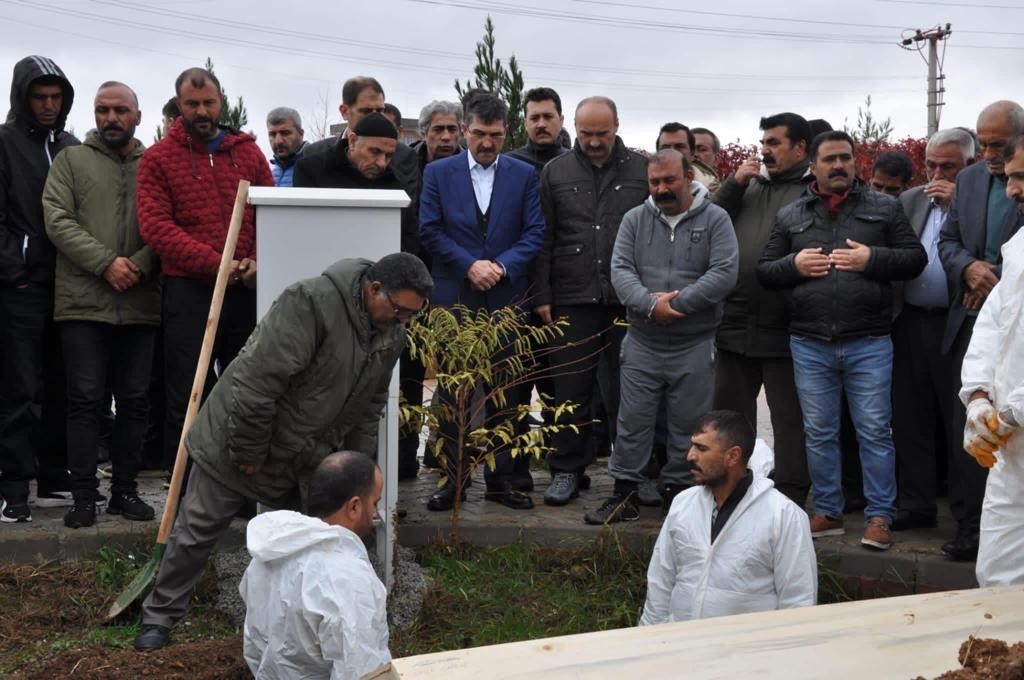 Selde hayatını kaybeden kardeşler babaannelerinin yanına defnedildi