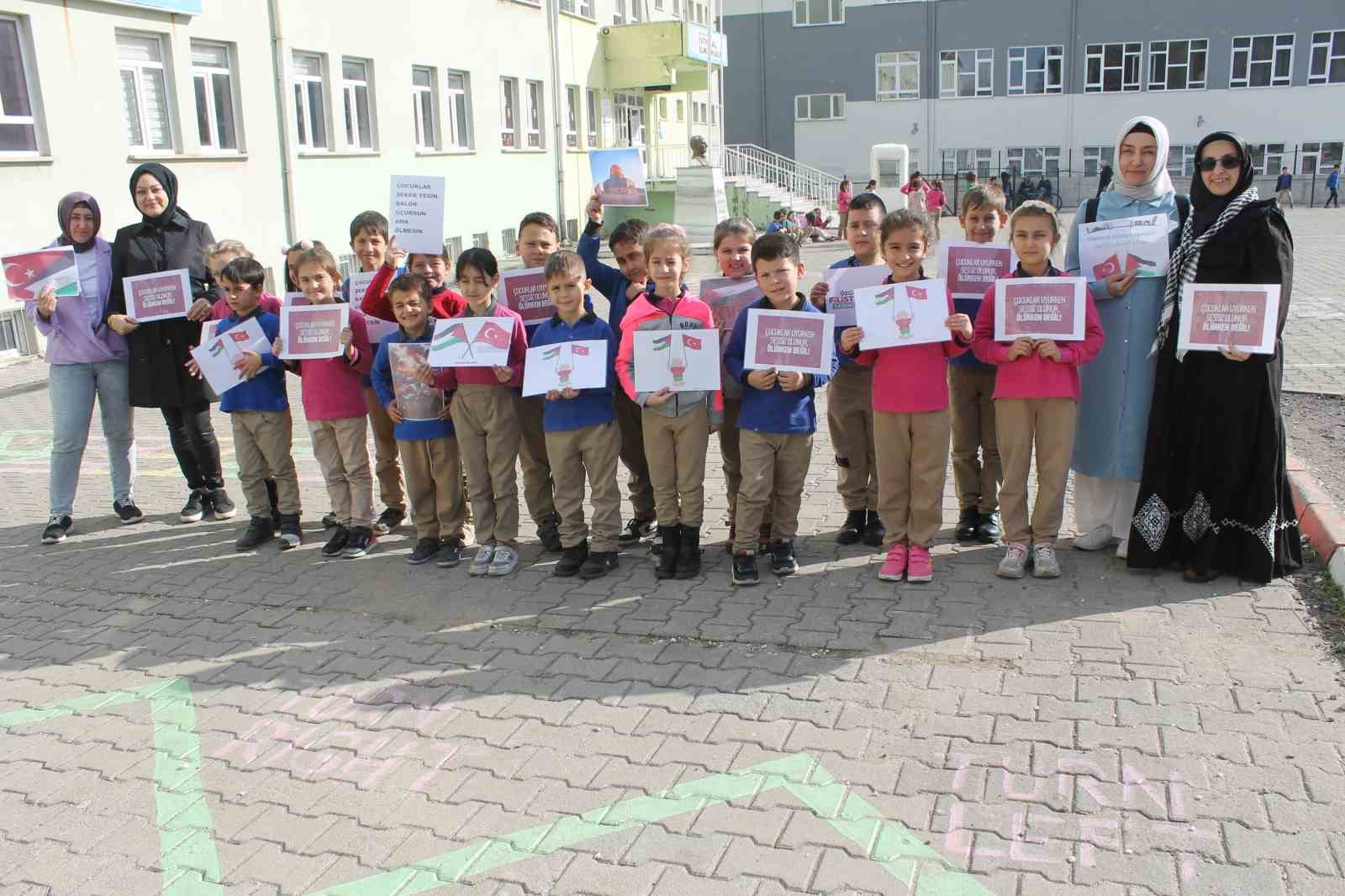 Manyas’ta ilkokul öğrencilerinden Filistinli çocuklara anlamlı bağış
