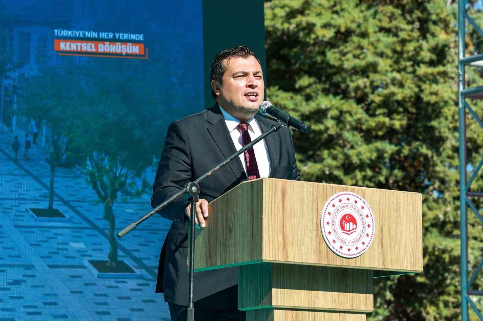 Uşak’ın kalbi modern yüzüne kavuştu