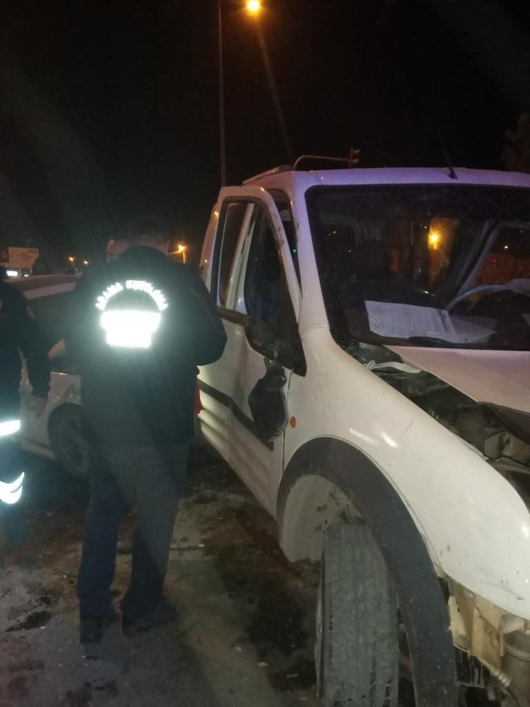 Hatay&rsquo;da trafik kazasında 2 kişi yaralandı
