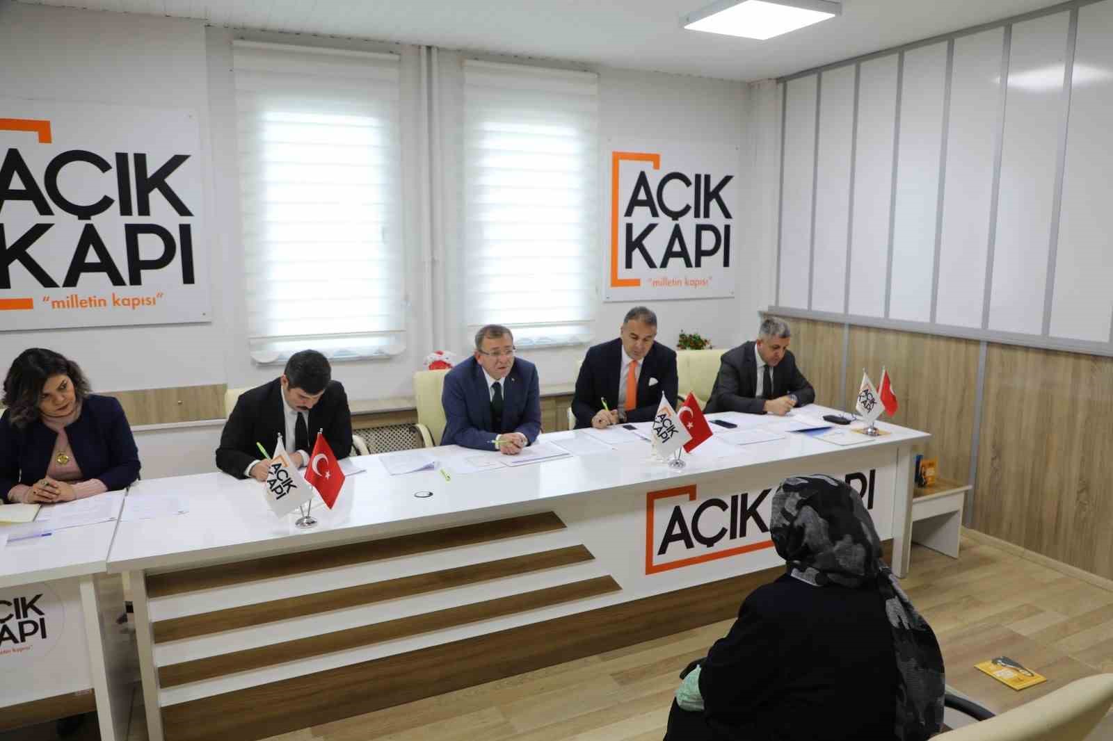 Kars Valisi Polat, vatandaşların sorunlarını dinledi
