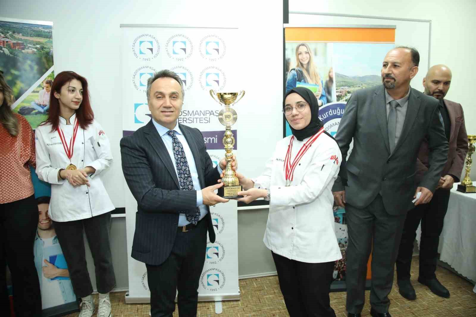 TOGÜ Rektörü Yılmaz, Gastro Antalya 2023’te ödül alan öğrencilerle bir araya geldi