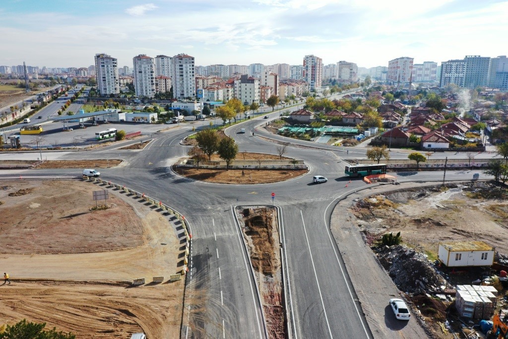 Başkan Çolakbayrakdar, “Geceyi gündüze katıp, asfalt çalışmalarını tamamladık”