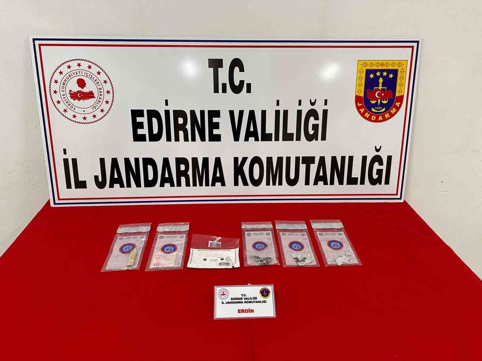Edirne&rsquo;de uyuşturucu operasyonu: 3 g&ouml;zaltı
