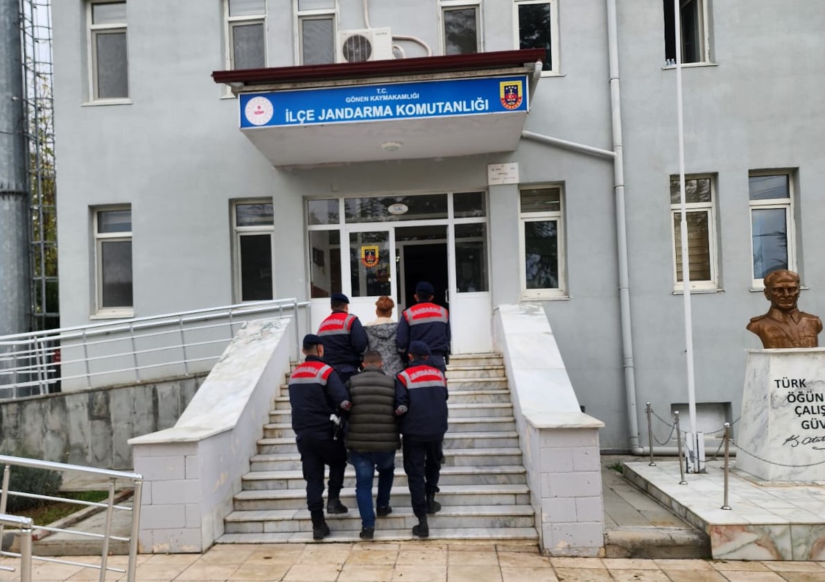 Isparta&rsquo;da patates &ccedil;uvallarının altına gizlenmiş bin 563 uyuşturucu madde ele ge&ccedil;irildi
