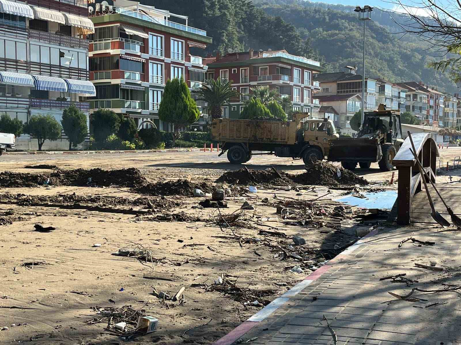 Bartın’da fırtına ve yağışın izleri siliniyor