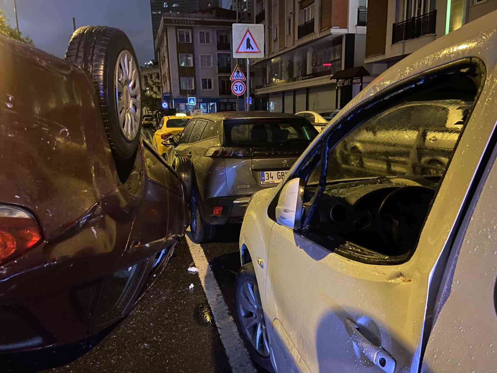 Şişli’de sürücü dehşeti: Patlak lastiğe aldırış etmeden yola devam etti, refüje çıkarak takla attı