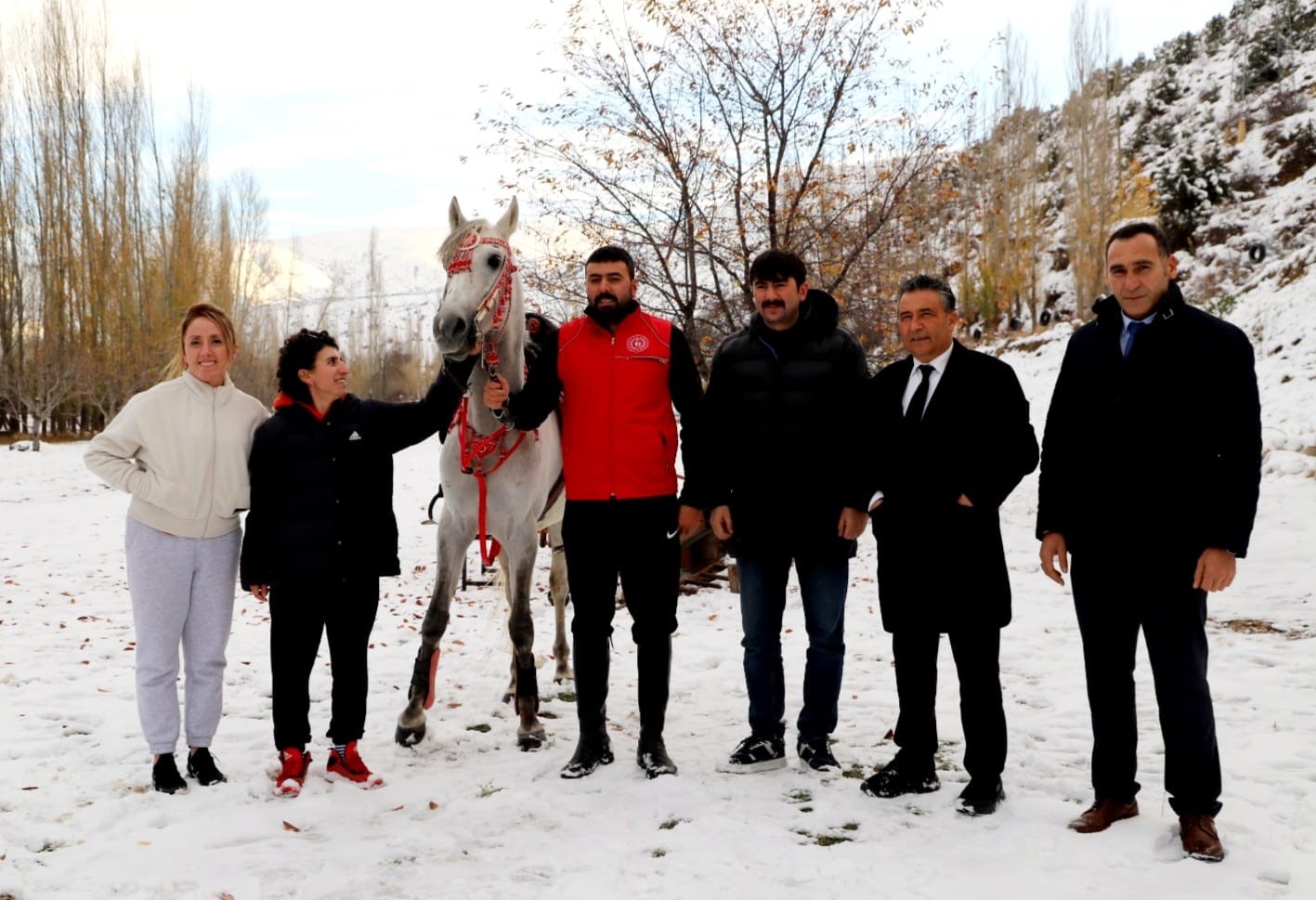 Öğretmenler at çiftliğini ziyaret etti