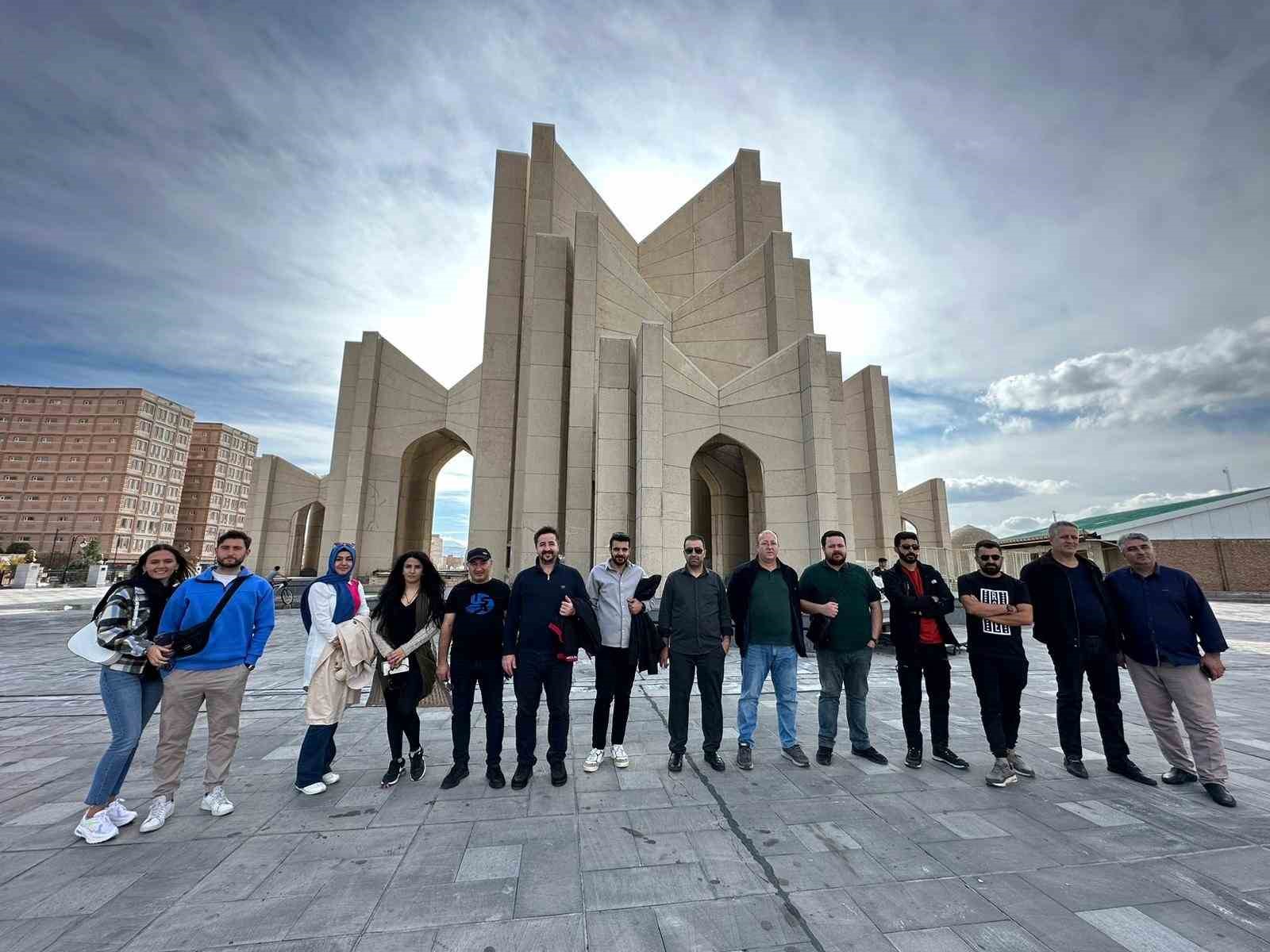 Yüksekovalılar Tebriz’in tarihi mekanlarını gezdi