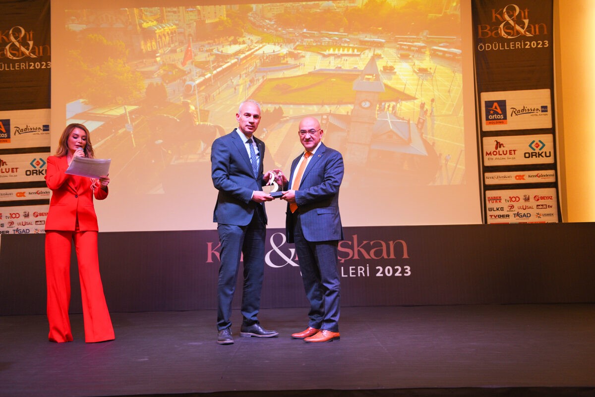 Niğde Belediye Başkanı Özdemir, ’Yılın Belediye Başkanı’ seçildi