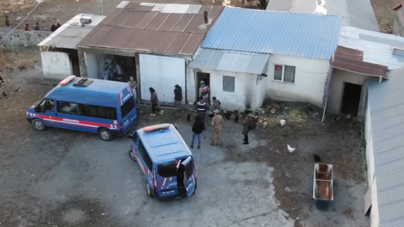 Kars&rsquo;ta d&uuml;zensiz g&ouml;&ccedil;men operasyonu
