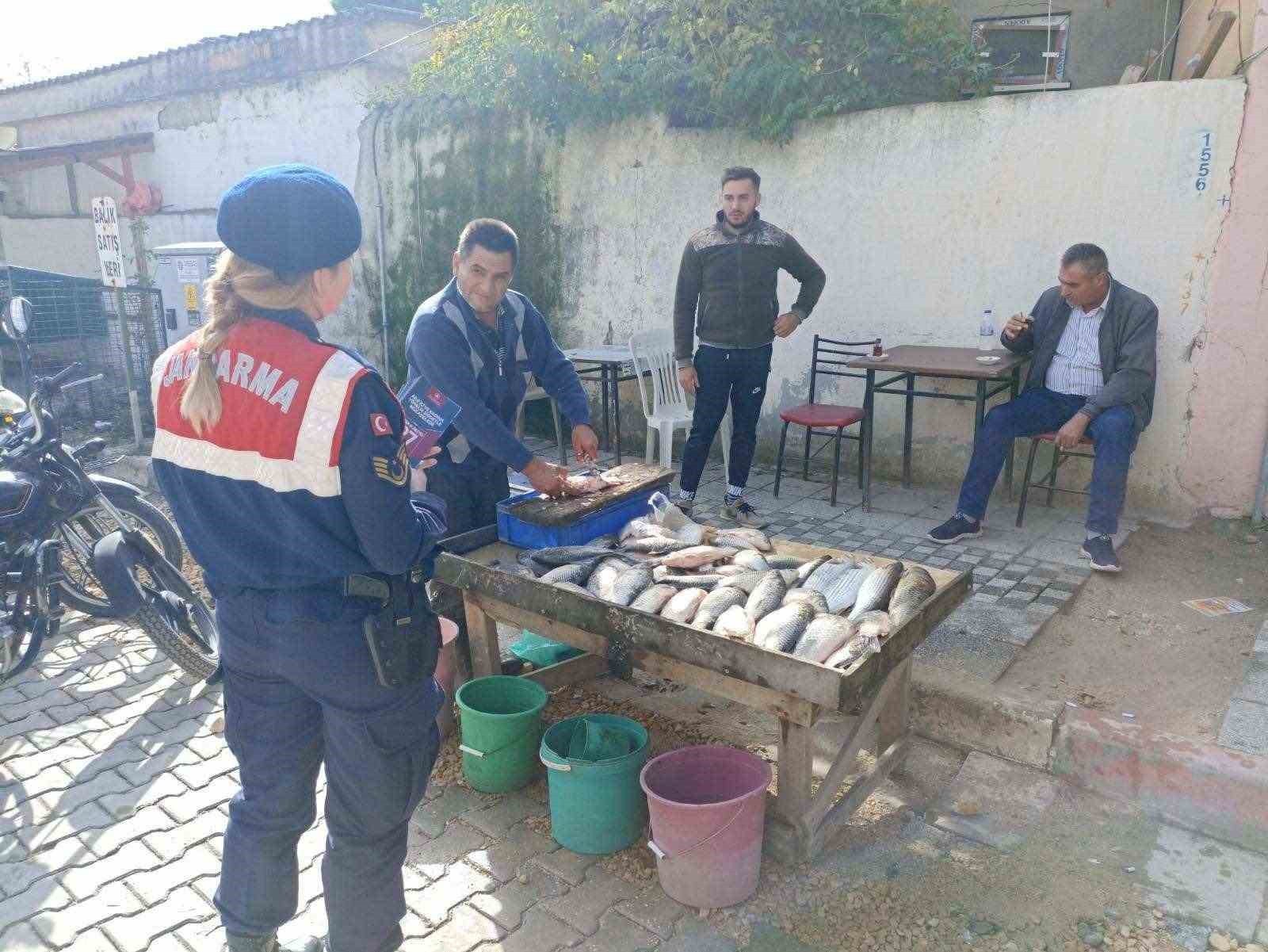 Jandarmanın kadına şiddetle m&uuml;cadele &ccedil;alışmaları s&uuml;r&uuml;yor
